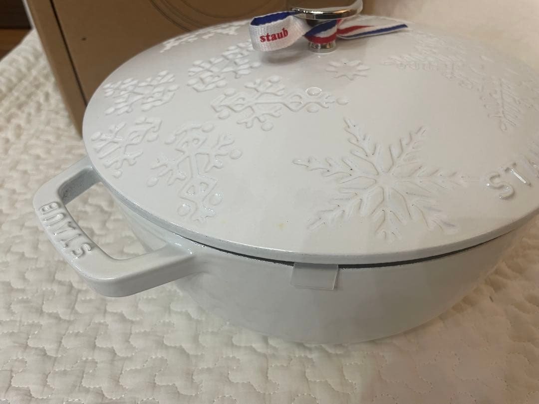 〈新品〉ストウブ　スノークリスタル　ココット　ホワイト