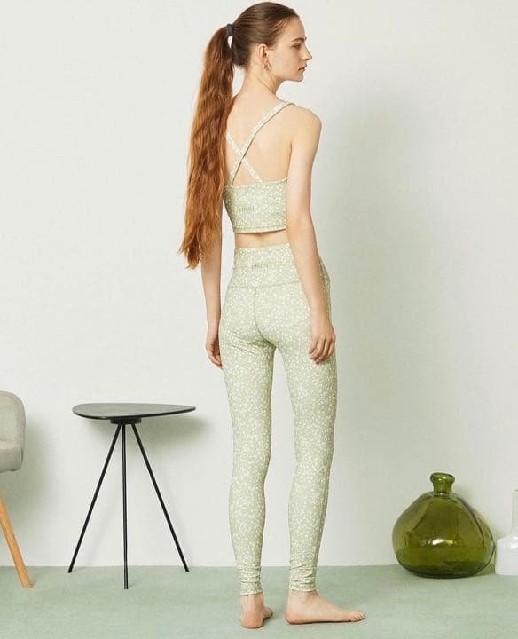 【エミヨガ新品2点セット❗️】ミニフラワーレギンス&ロゴアシンメトリーTシャツ