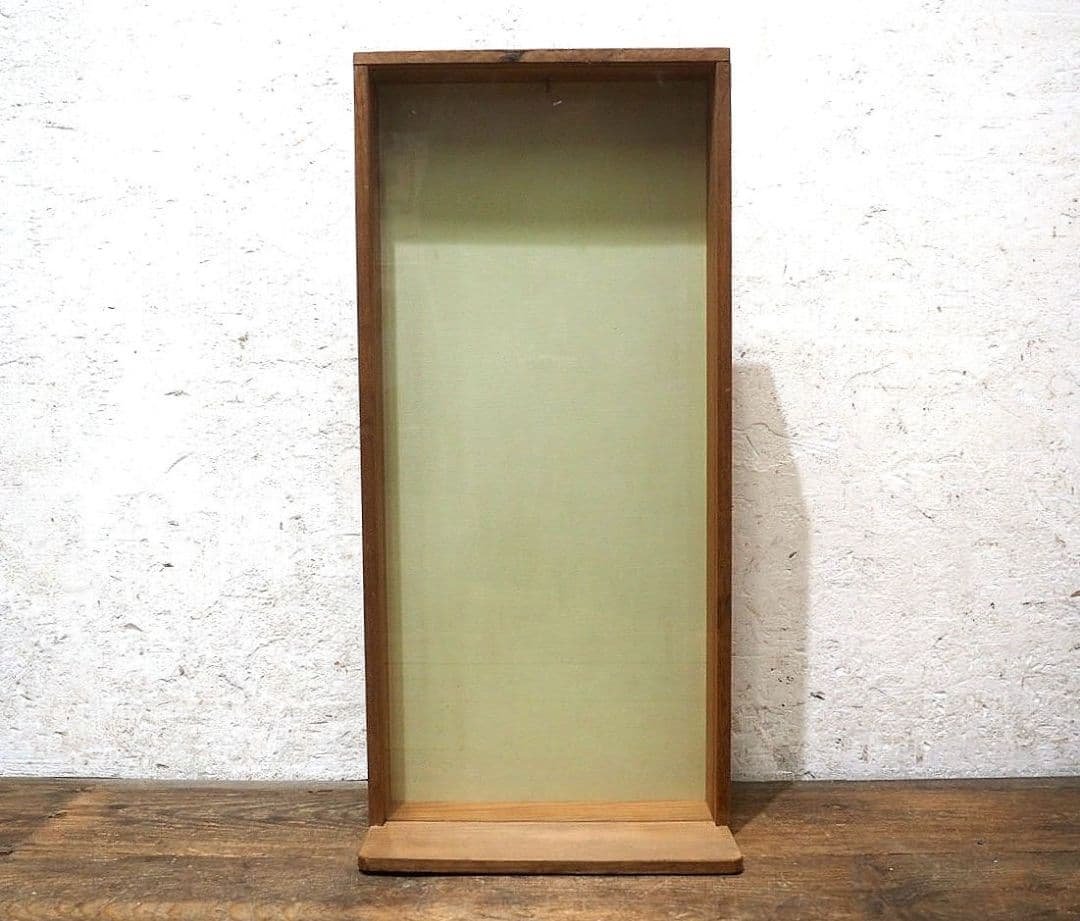 1386 希少デザイン 薄型ガラスケース　飾り棚　ショーケース　レトロ　壁掛け式