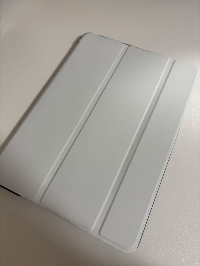 Apple iPad 第6世代　シルバー ケース付き