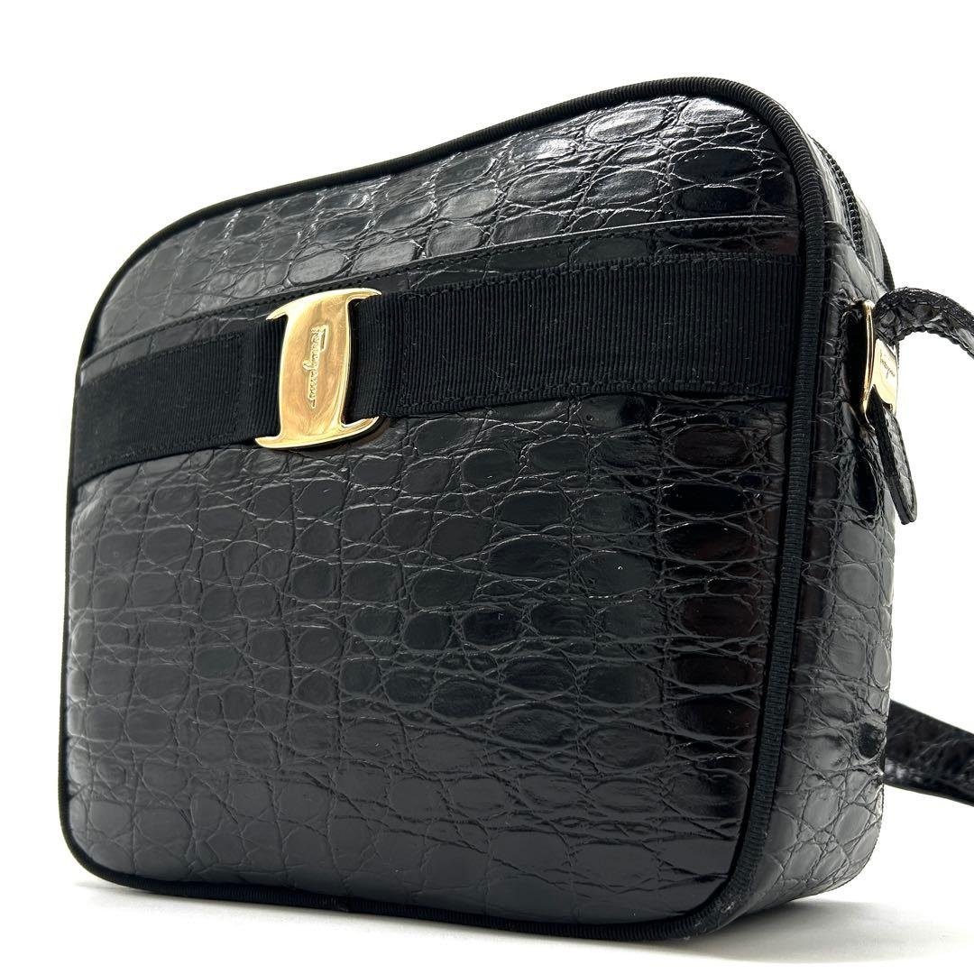 Salvatore Ferragamo ショルダーバッグ ヴァラ 黒 ブラック