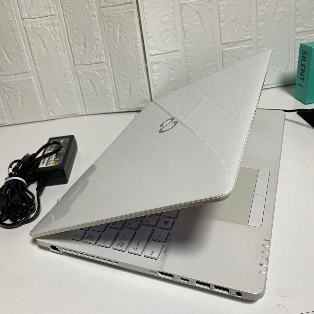 Windows11 オフィス付きSSDサクサク起動　Corei7 ホワイト富士通