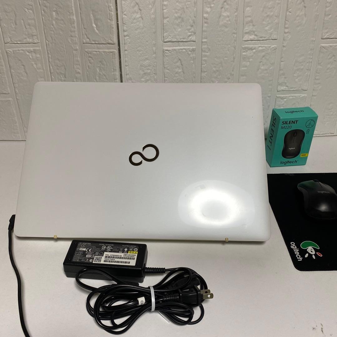 Windows11 オフィス付きSSDサクサク起動　Corei7 ホワイト富士通