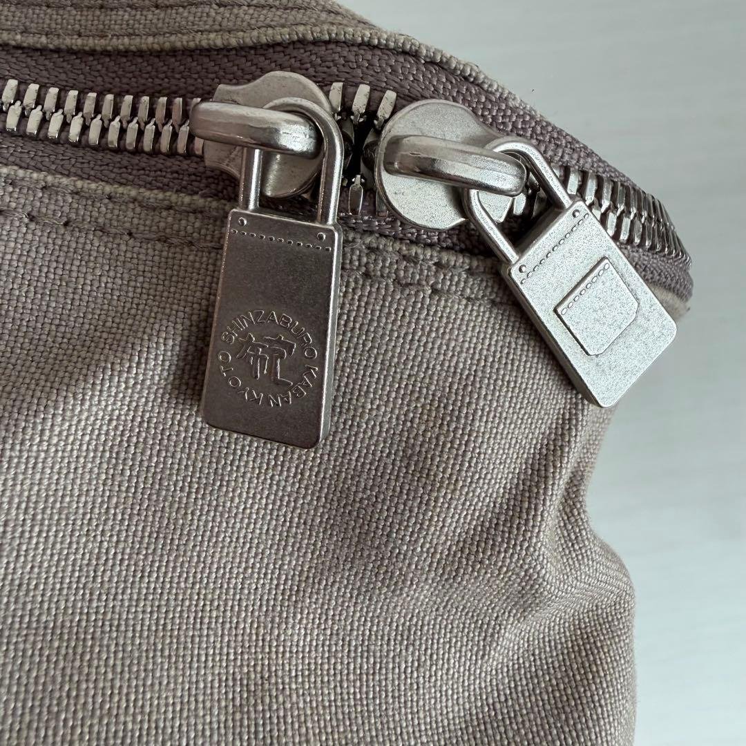 一澤信三郎帆布　ショルダーバッグ　ワンショルダー　グレー　A4対応　ファスナー